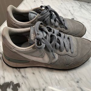 Nike internationalist